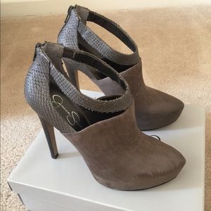 NEVER WORN Jessica Simpson Fionna Women’s Size 9